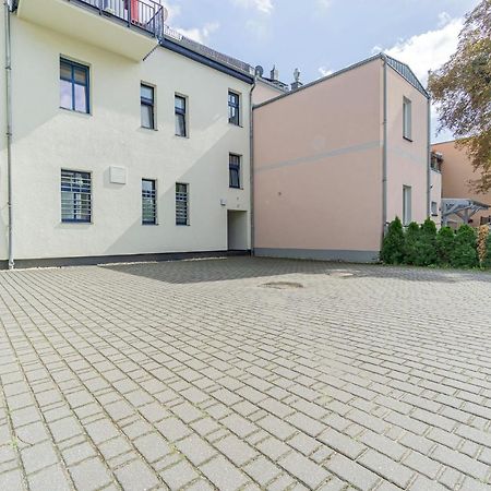 Modernes Apartment - Zentral, Ruhig, Wlan, Netflix, Kueche, Schreibtisch, Parkplatz, Waschtrockner Cottbus Exteriör bild
