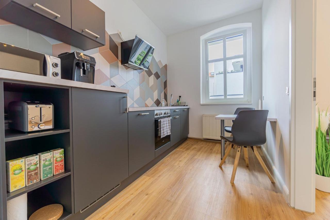 Modernes Apartment - Zentral, Ruhig, Wlan, Netflix, Kueche, Schreibtisch, Parkplatz, Waschtrockner Cottbus Exteriör bild