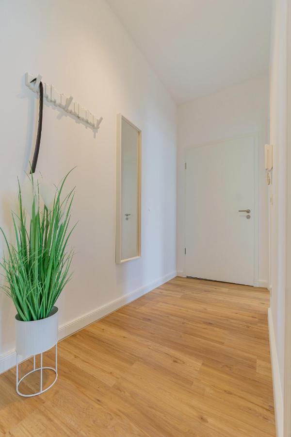 Modernes Apartment - Zentral, Ruhig, Wlan, Netflix, Kueche, Schreibtisch, Parkplatz, Waschtrockner Cottbus Exteriör bild