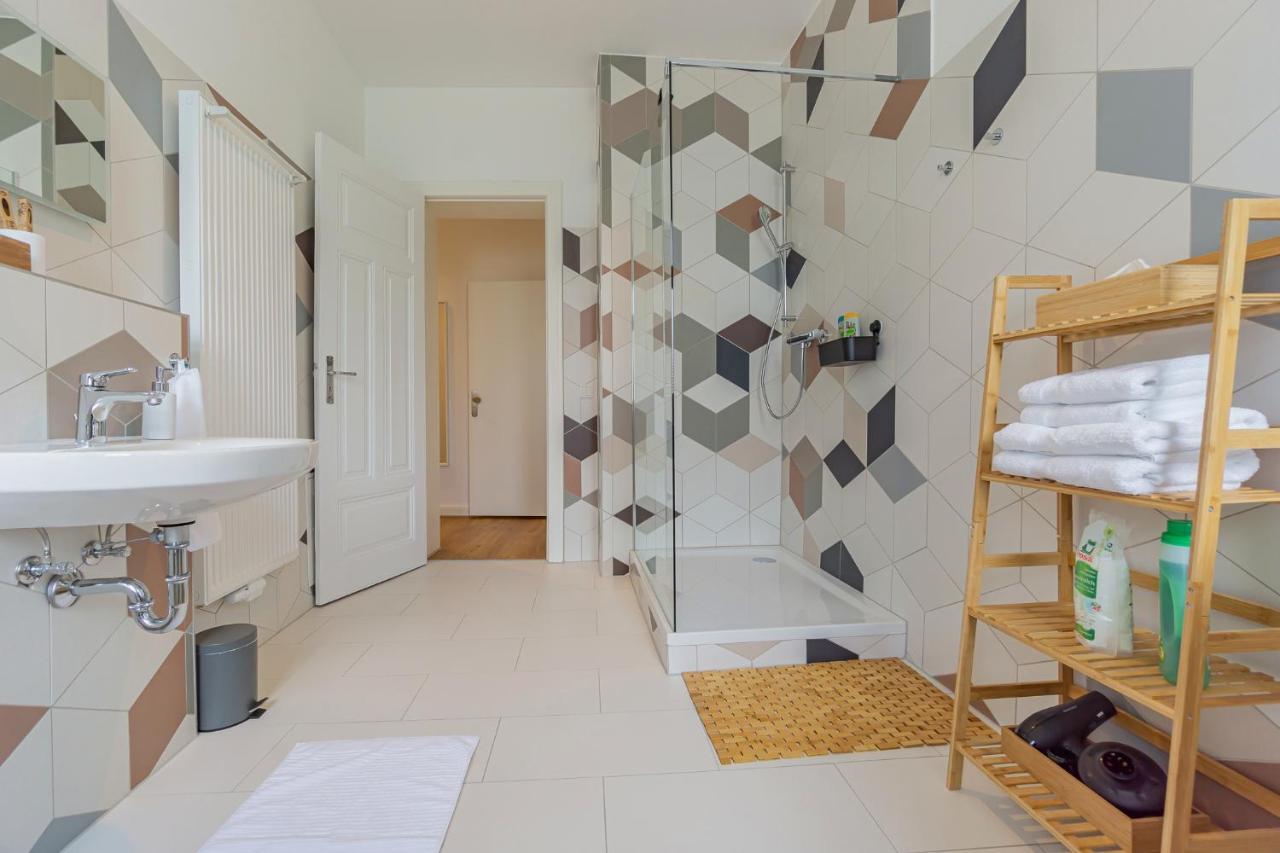 Modernes Apartment - Zentral, Ruhig, Wlan, Netflix, Kueche, Schreibtisch, Parkplatz, Waschtrockner Cottbus Exteriör bild