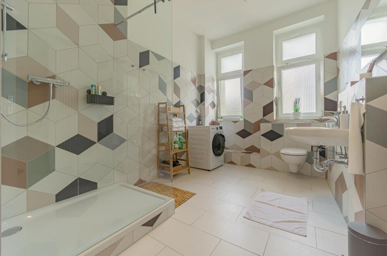 Modernes Apartment - Zentral, Ruhig, Wlan, Netflix, Kueche, Schreibtisch, Parkplatz, Waschtrockner Cottbus Exteriör bild